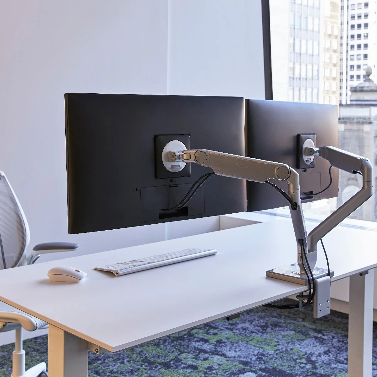 Humanscale M8.1 Dual Monitor Arm 7 Humanscale M8.1 Dual Monitor Arm - Image 5
